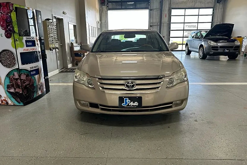 2006 Toyota Avalon Limited photo 1