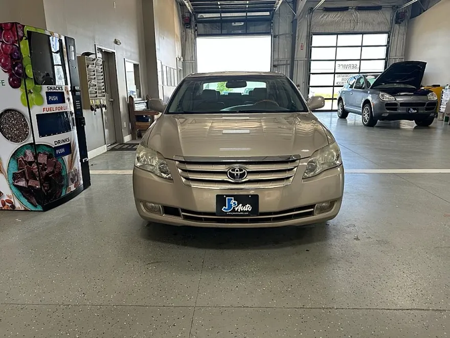 2006 Toyota Avalon Limited photo 1