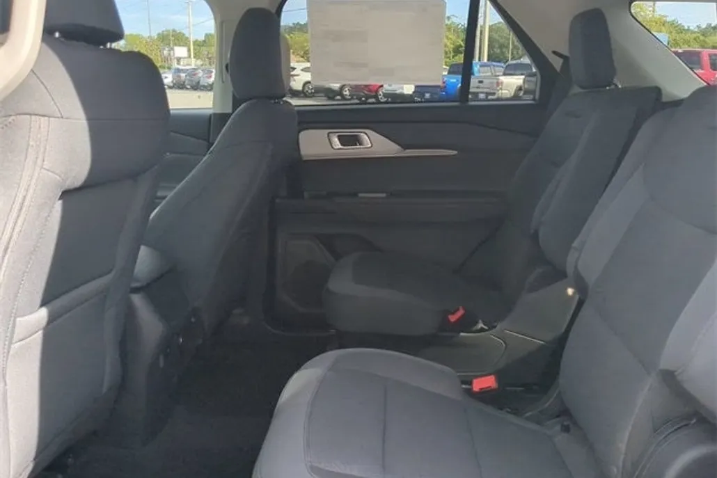 2025 Ford Explorer photo 1