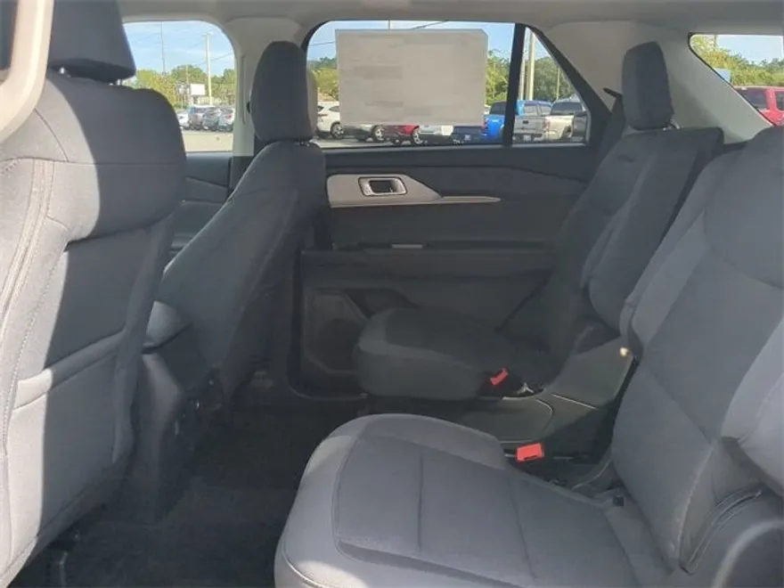 2025 Ford Explorer photo 1