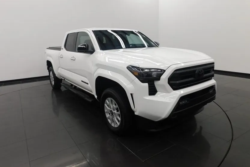 2025 Toyota Tacoma SR5 photo 1