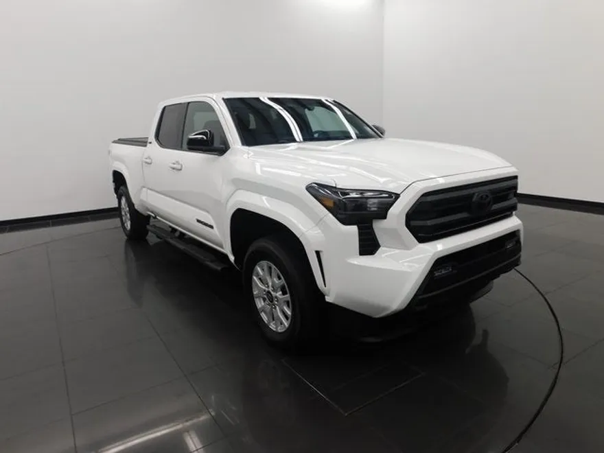 2025 Toyota Tacoma SR5 photo 1