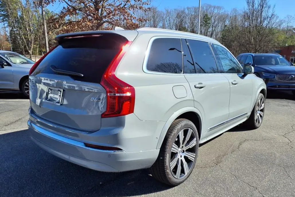 2025 Volvo XC90 Plus photo 1