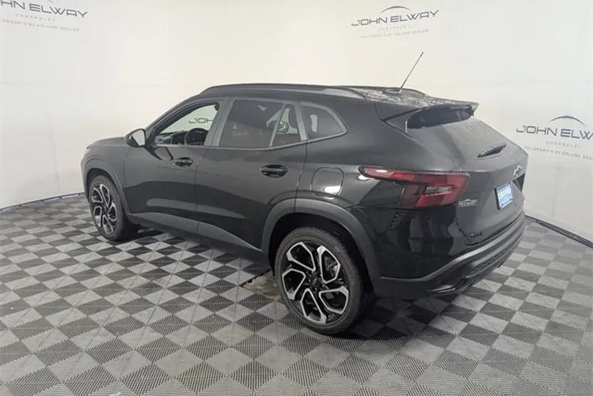 2024 Chevrolet Trax photo 1