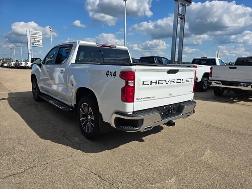 2023 Chevrolet Silverado 1500 LT photo 1