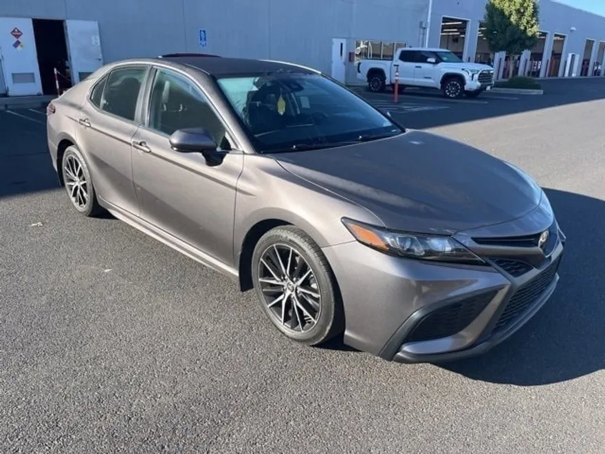 2021 Toyota Camry SE photo 1
