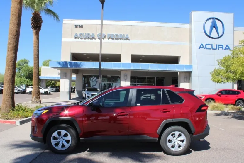 2024 Toyota RAV4 LE photo 1