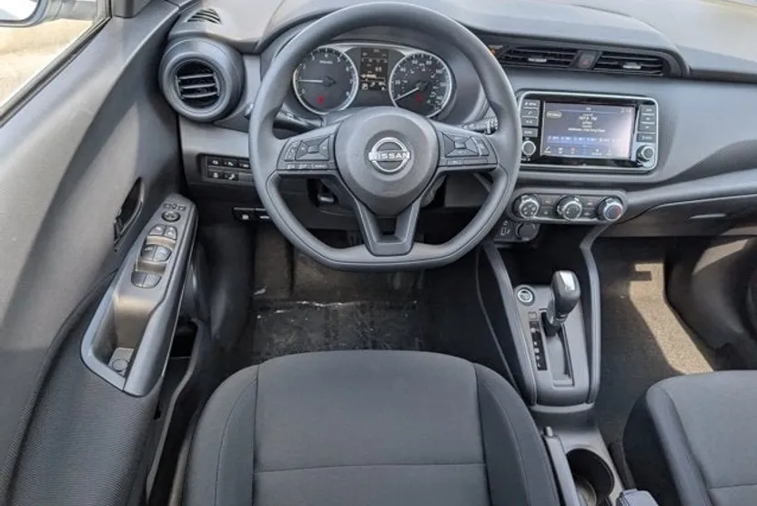 2025 Nissan Kicks Play S photo 1