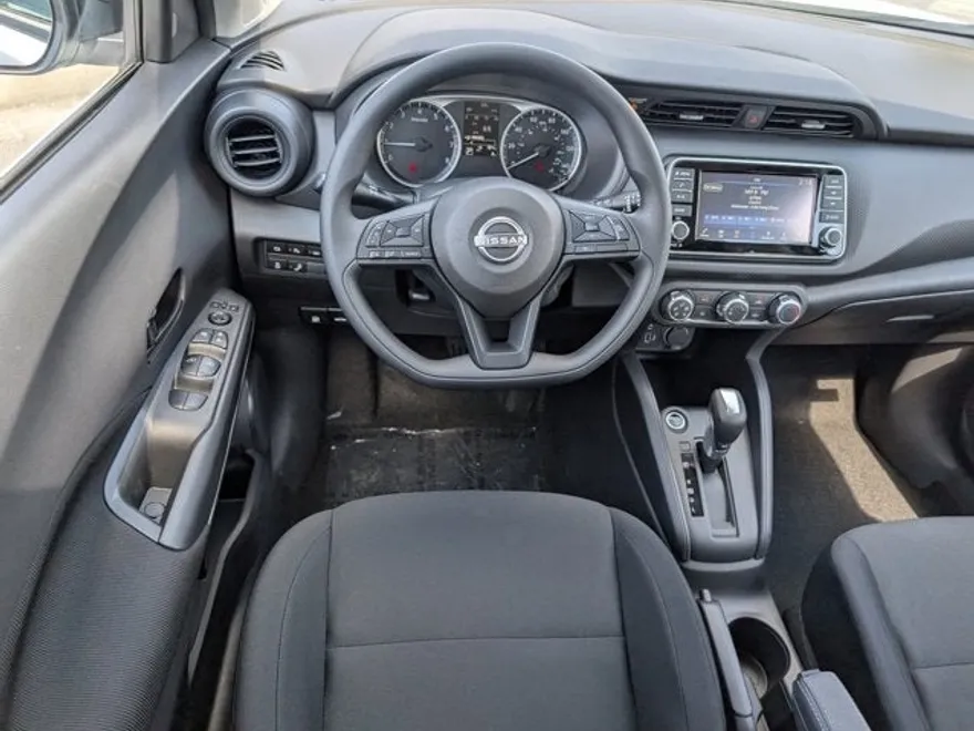 2025 Nissan Kicks Play S photo 1