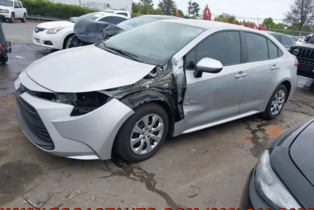 2023 Toyota Corolla LE photo 1