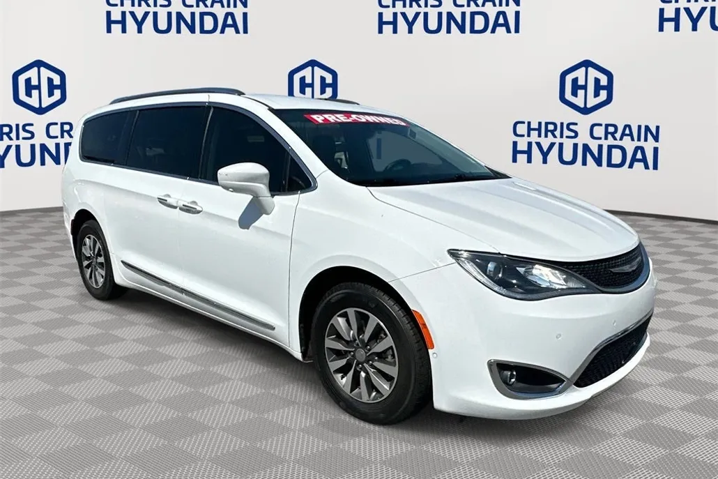 2020 Chrysler Pacifica Touring Plus photo 1