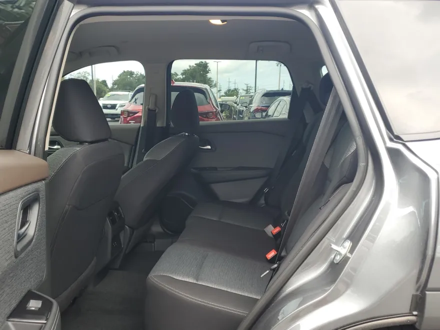 2023 Nissan Rogue SV photo 1