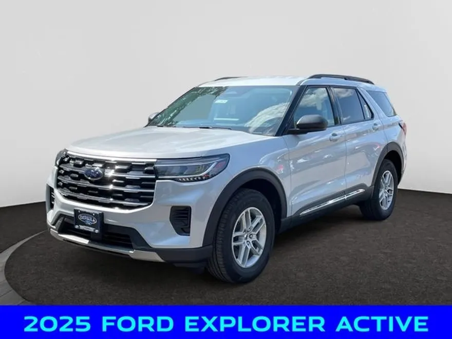 2025 Ford Explorer photo 1