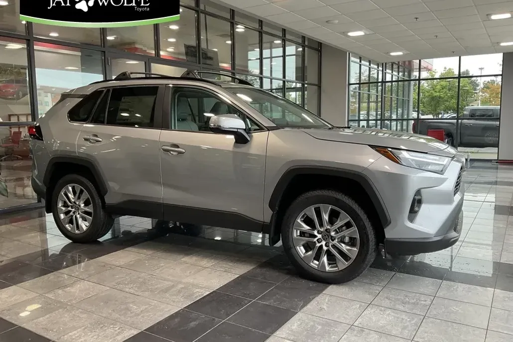 2025 Toyota RAV4 XLE Premium photo 1
