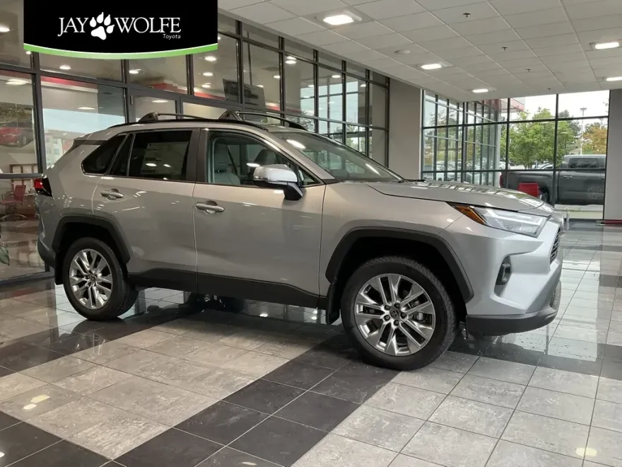 2025 Toyota RAV4 XLE Premium photo 1