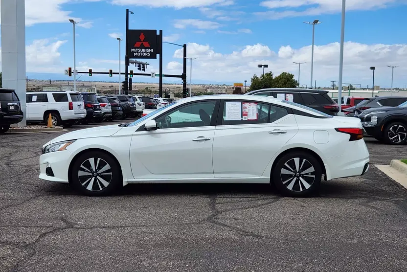 2022 Nissan Altima 2.5 SV photo 1