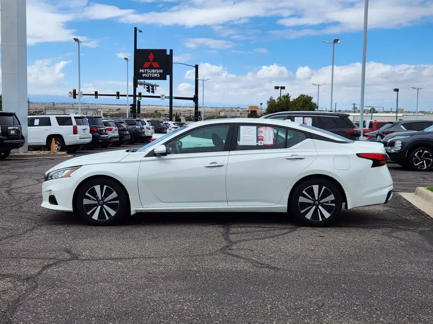 2022 Nissan Altima 2.5 SV photo 1