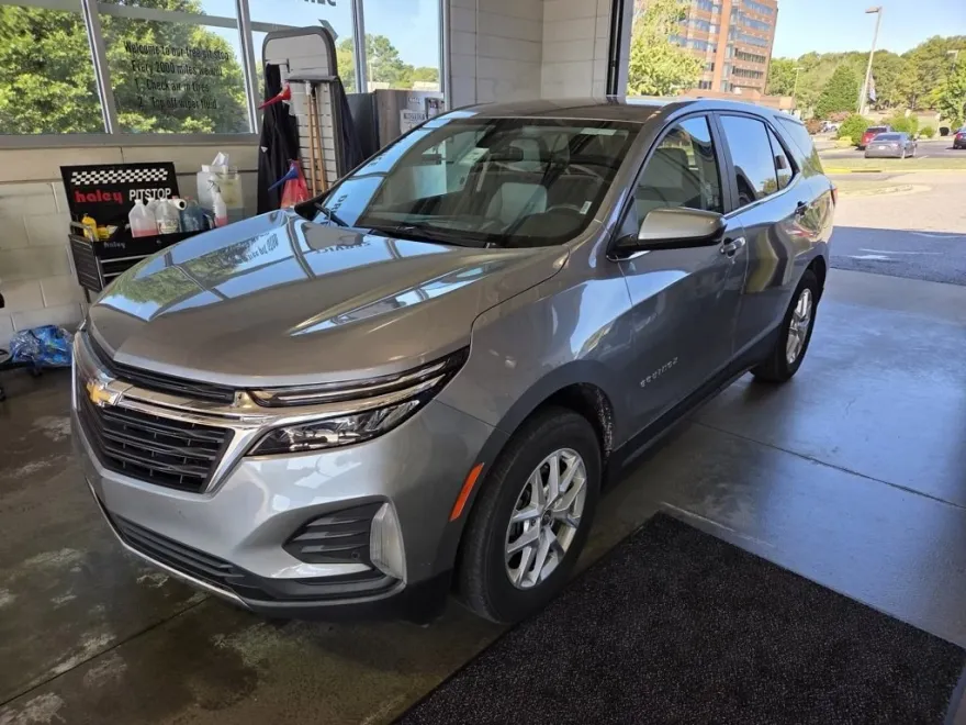 2024 Chevrolet Equinox LT photo 1
