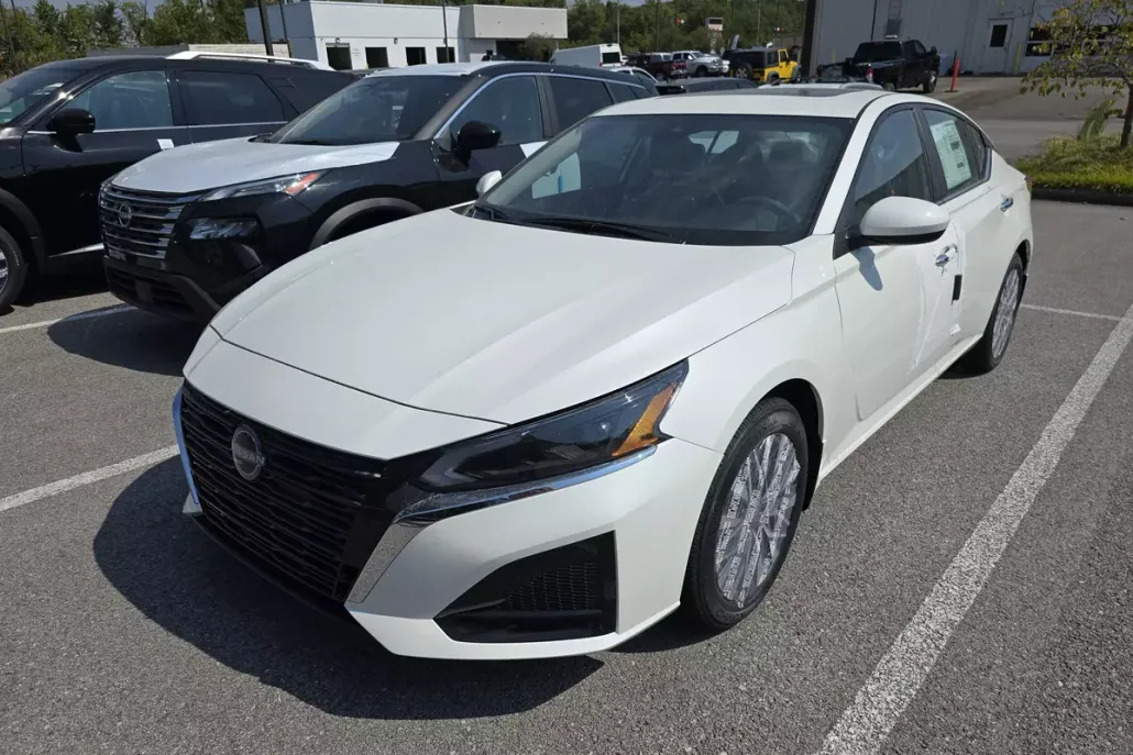2025 Nissan Altima SV photo 1