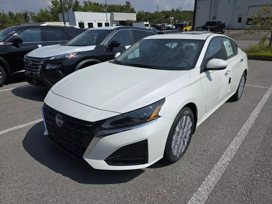 2025 Nissan Altima SV photo 1