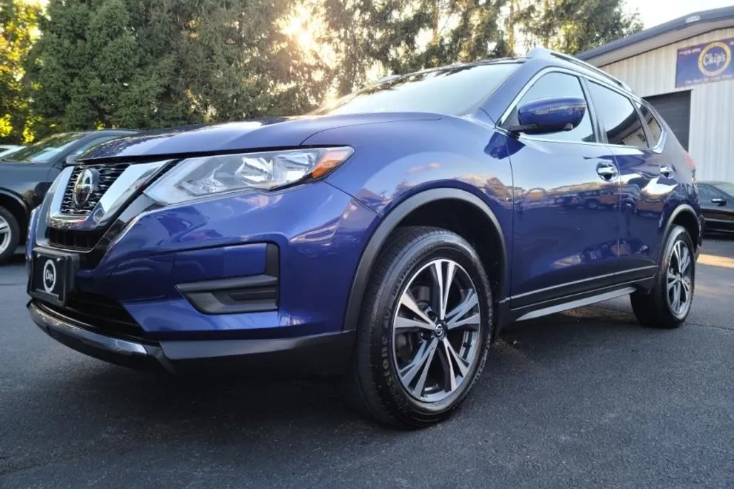 2020 Nissan Rogue SV photo 1