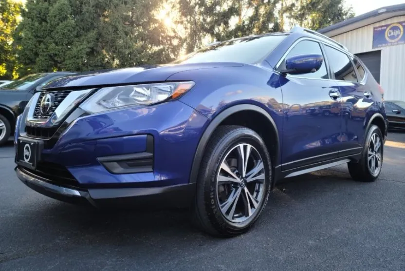 2020 Nissan Rogue SV photo 1
