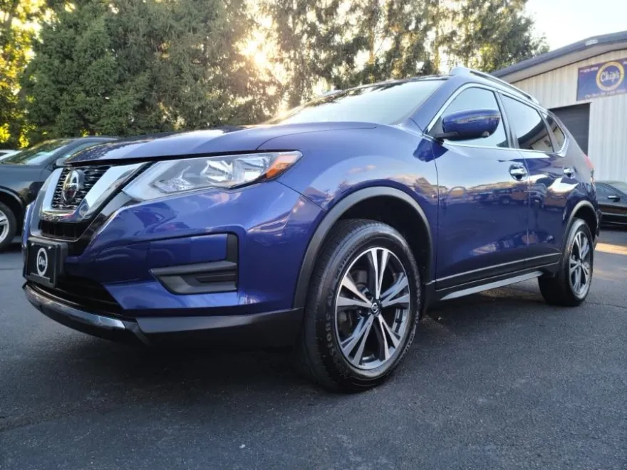 2020 Nissan Rogue SV photo 1