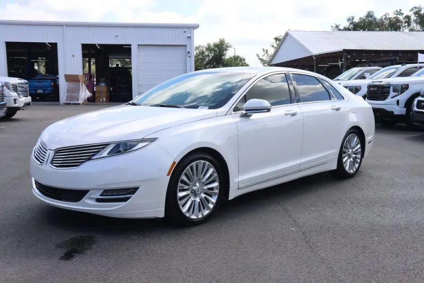 2016 Lincoln MKZ Base photo 1