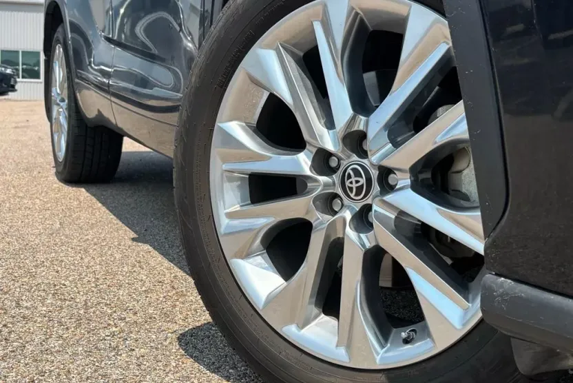 2023 Toyota Highlander Limited photo 1