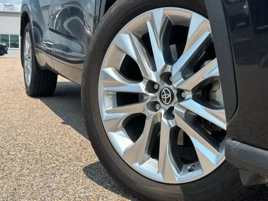 2023 Toyota Highlander Limited photo 1