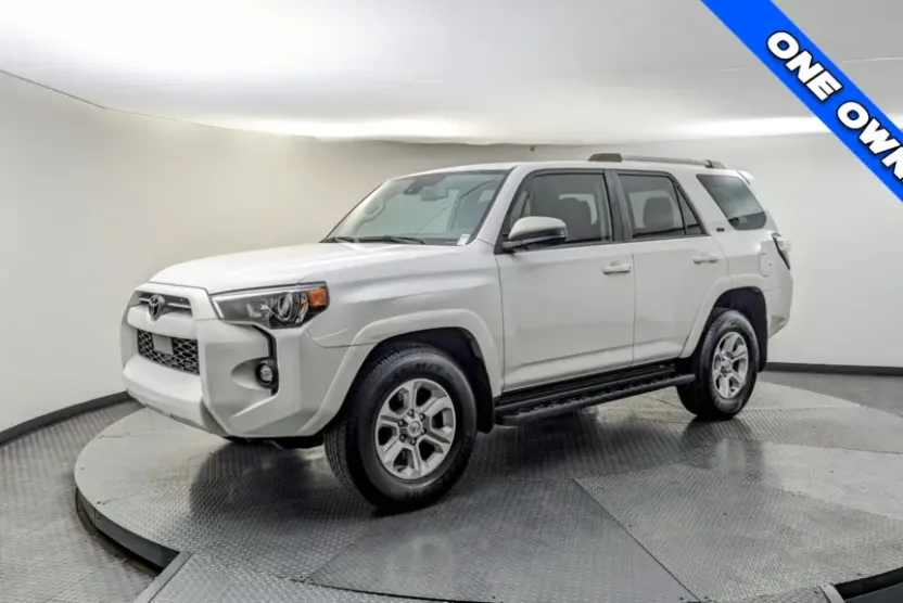 2022 Toyota 4Runner SR5 photo 1