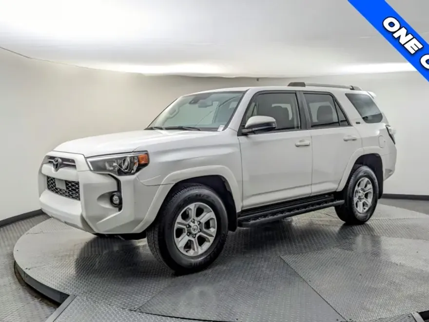 2022 Toyota 4Runner SR5 photo 1