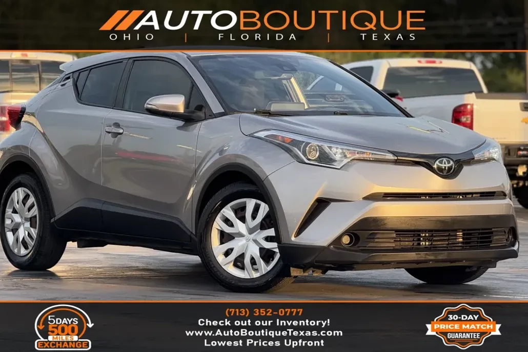 2019 Toyota C-HR LE photo 1