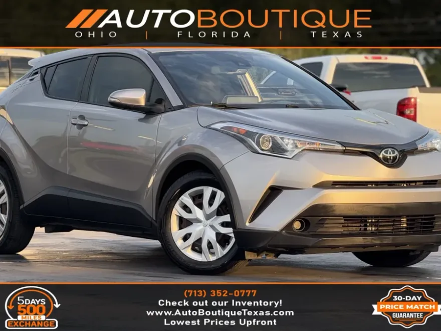 2019 Toyota C-HR LE photo 1