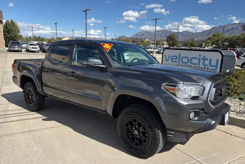2020 Toyota Tacoma SR5 photo 1