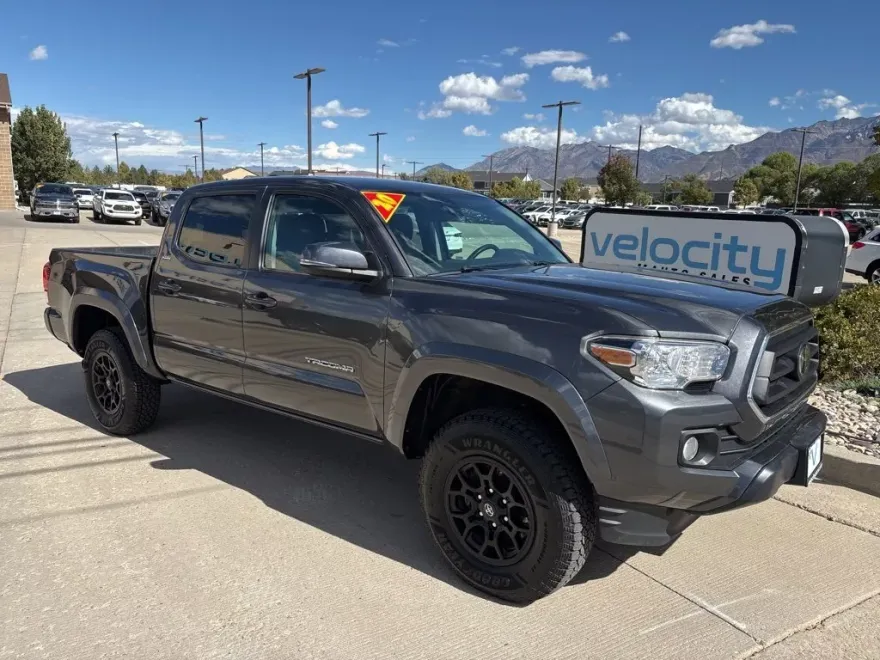 2020 Toyota Tacoma SR5 photo 1