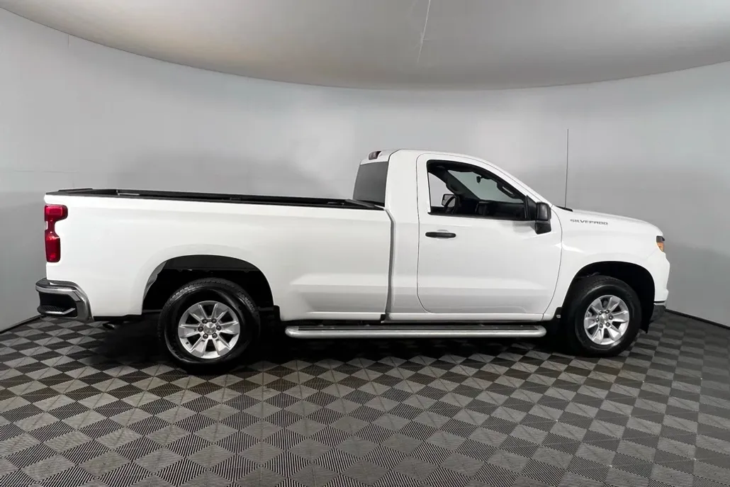 2024 Chevrolet Silverado 1500 photo 1
