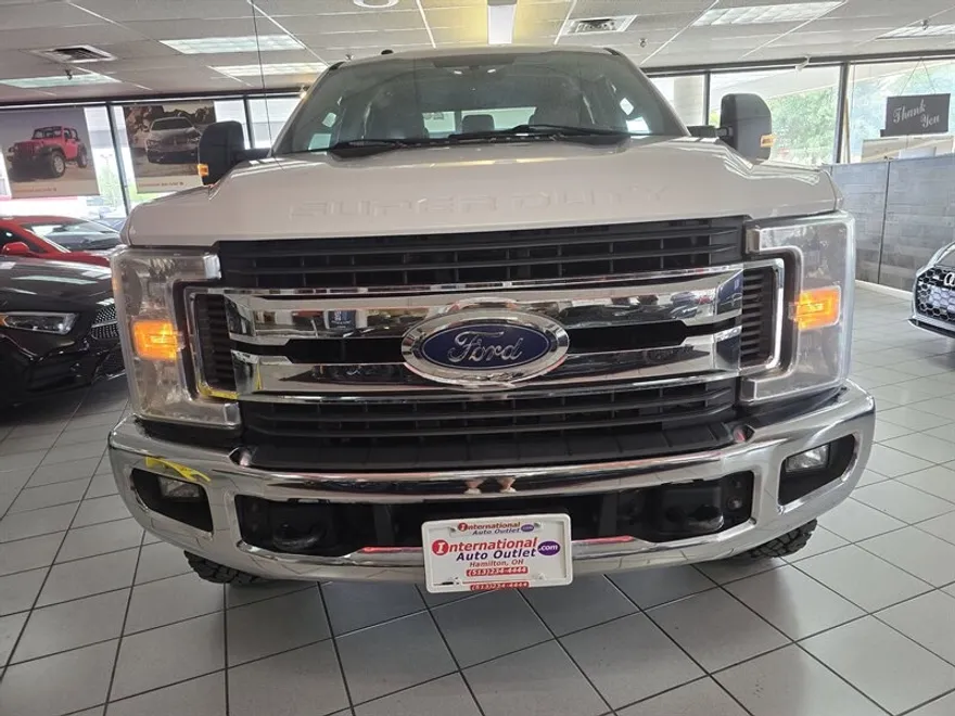 2019 Ford F-350 XLT photo 1