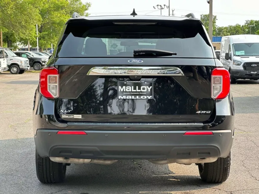 2022 Ford Explorer XLT photo 1