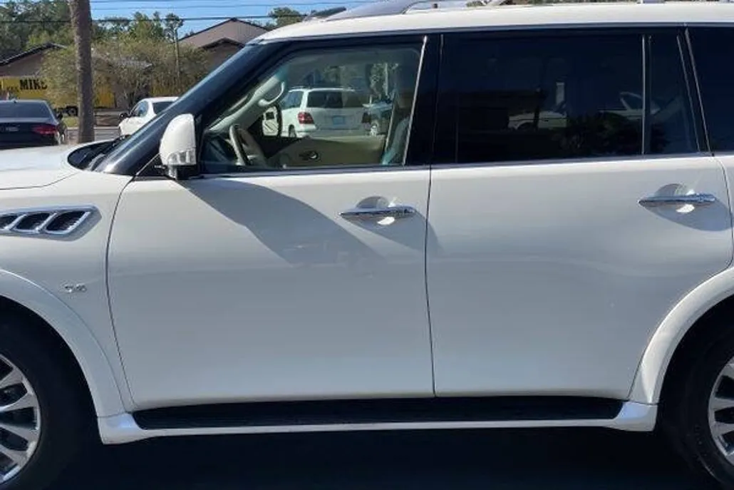 2016 Infiniti QX80 Limited photo 1