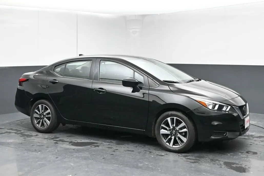 2022 Nissan Versa 1.6 SV photo 1