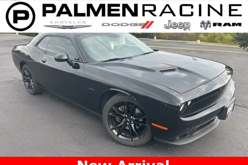 2017 Dodge Challenger R/T photo 1