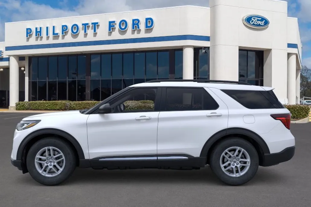2025 Ford Explorer photo 1