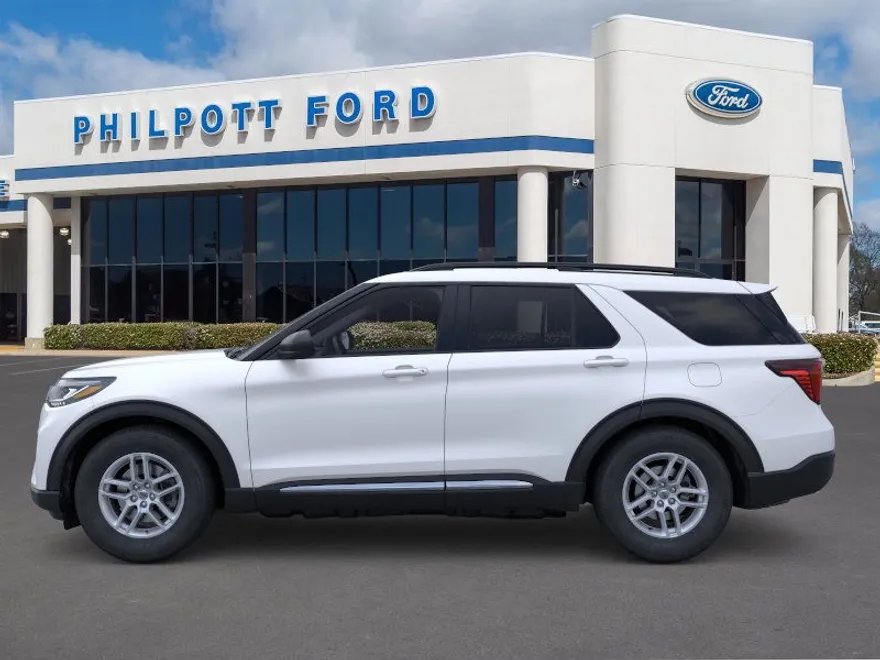2025 Ford Explorer photo 1
