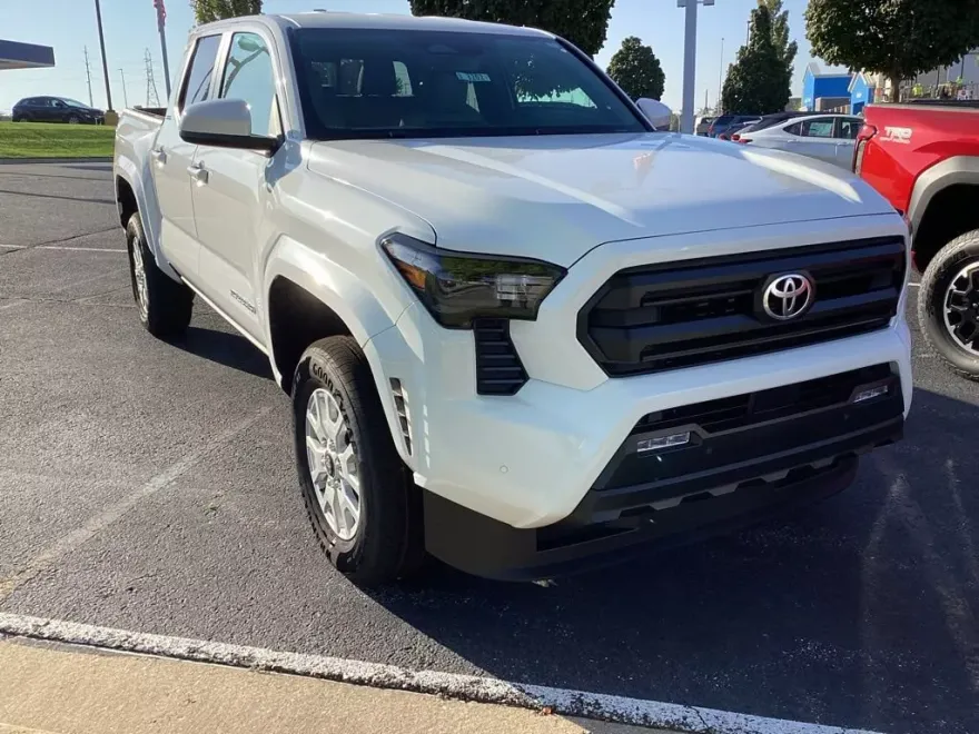 2025 Toyota Tacoma SR5 4x4 Double Cab photo 1