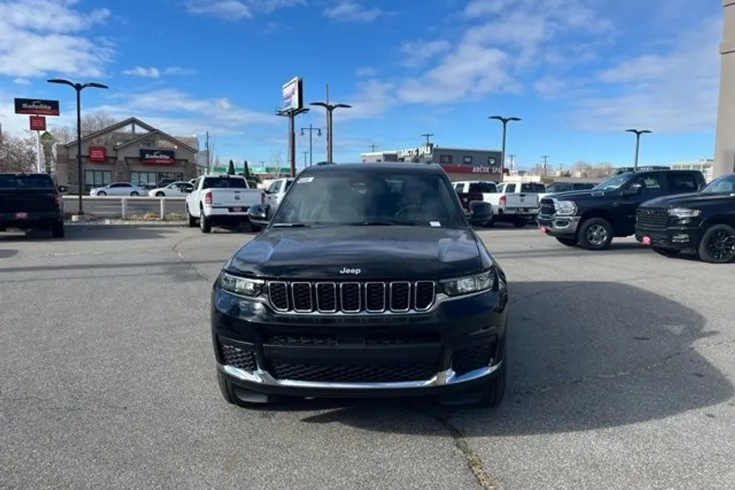 2025 Jeep Grand Cherokee Laredo photo 1
