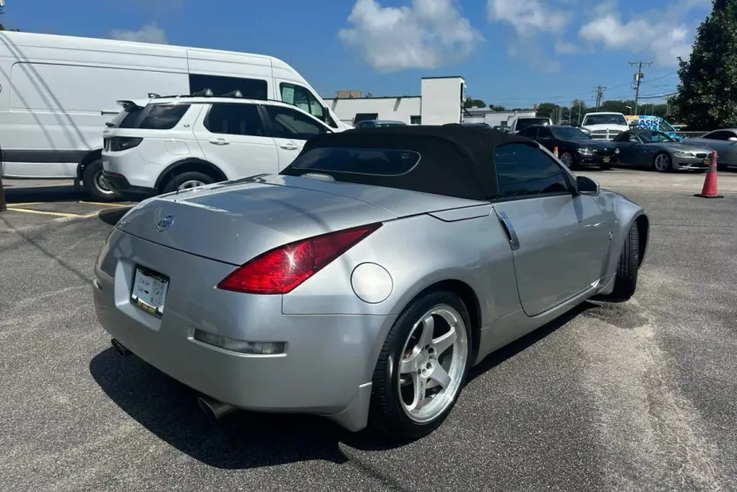 2005 Nissan 350Z Touring photo 1