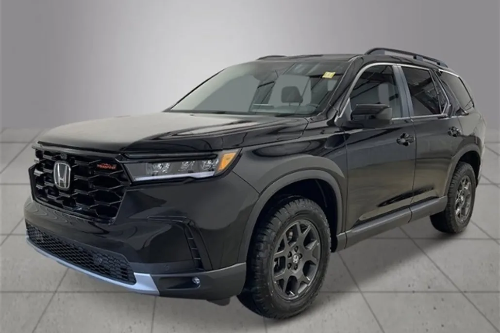 2025 Honda Pilot TrailSport photo 1
