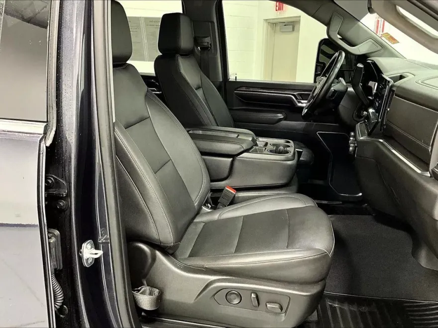 2024 Chevrolet Silverado 2500HD LTZ photo 8