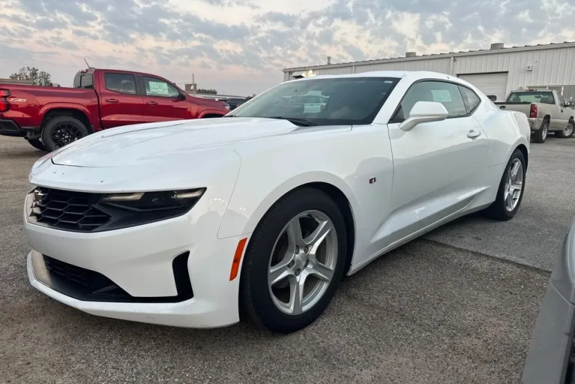 2020 Chevrolet Camaro 1LT photo 1